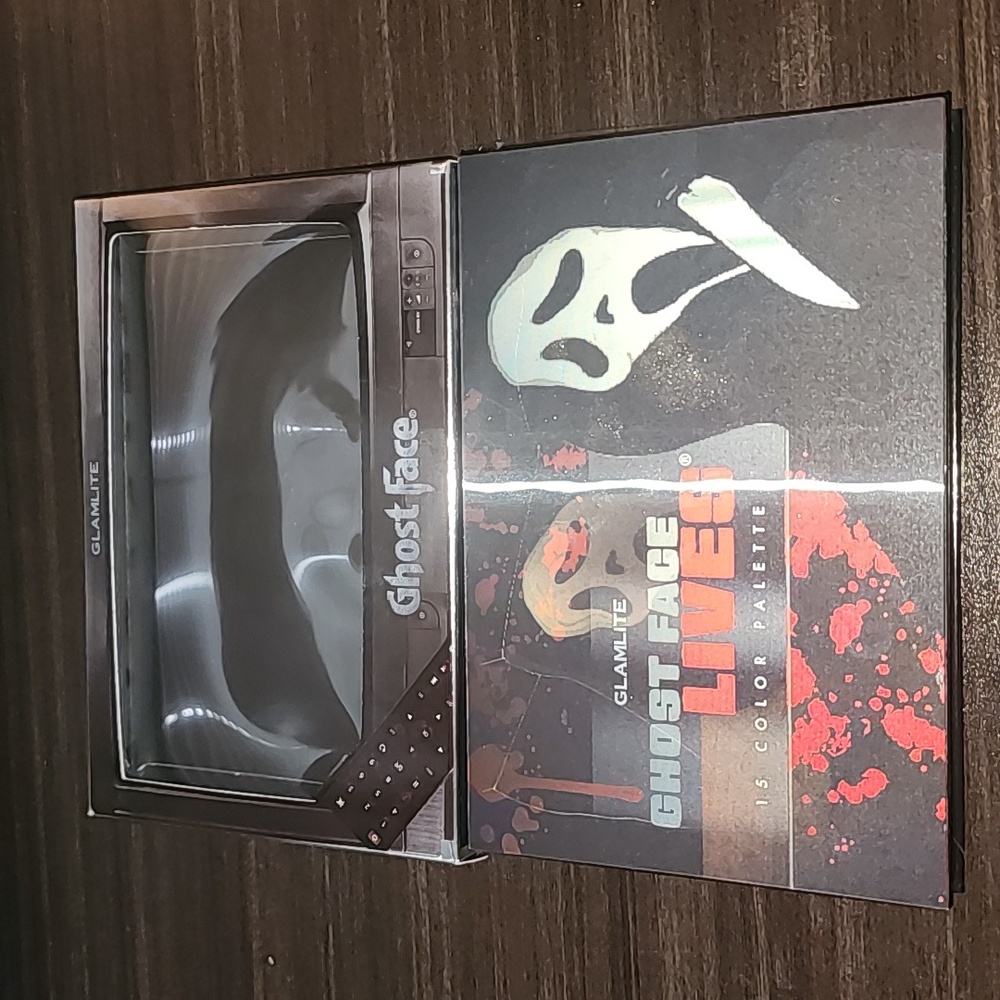 Glamlite Ghost Face Lives Eyeshadow Pallette